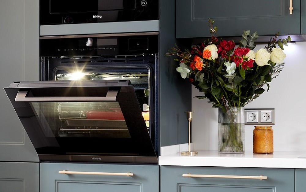 Кухня в английском стиле под потолок