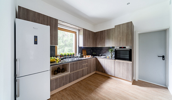 Коричневая кухня в Новосибирске