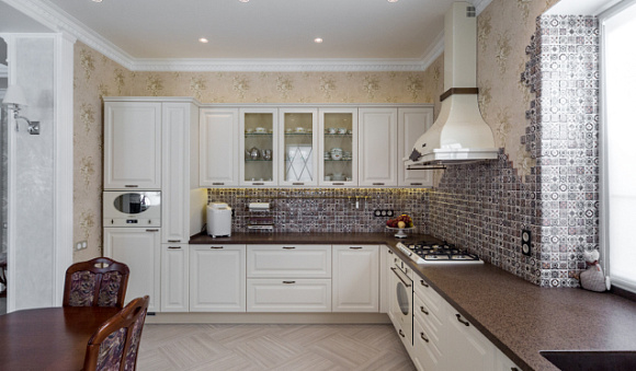 Светлая кухня в Санкт-Петербурге