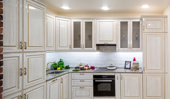 Светлая кухня в Воронеже