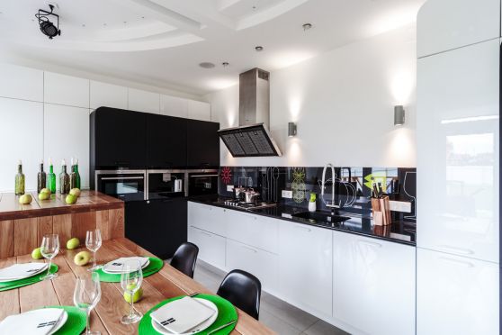 Ультрамодная черная кухня